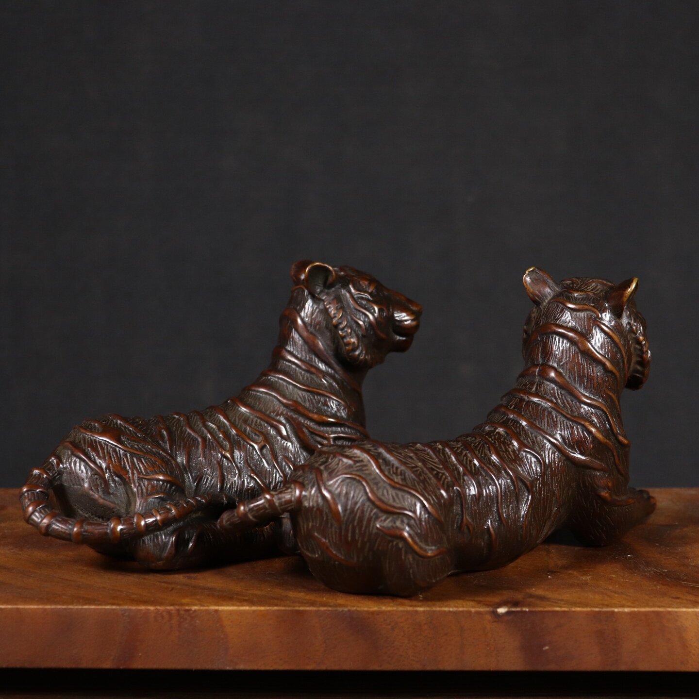 Vintage Collectibles Store - Estatua de Tigre de Cobre Vintage